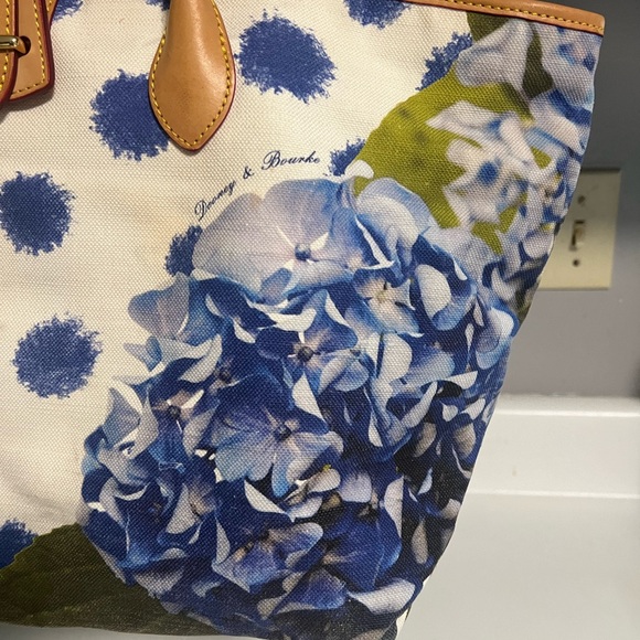 Authentic Dooney and Burke blue hydrangea tote - Picture 2 of 11